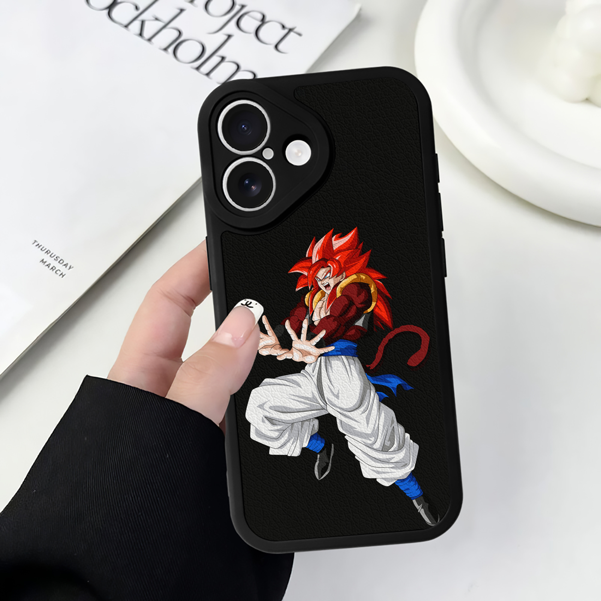 （画像用） ドラゴンボール 孫悟空（そん ごくう）Son Goku カカロット DRAGON BALL Kakarotto 【iPhone 16シリーズ対応】シリコンスマホケース（レザー調） 材質：シリコン